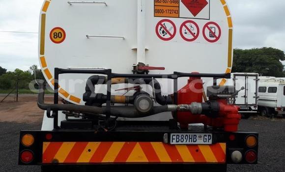 Acheter Occasion Utilitaire Nissan UD Blanc à Lusaka, Zambie Acheter Occasion Utilitaire Nissan UD Blanc à Lusaka, Zambie