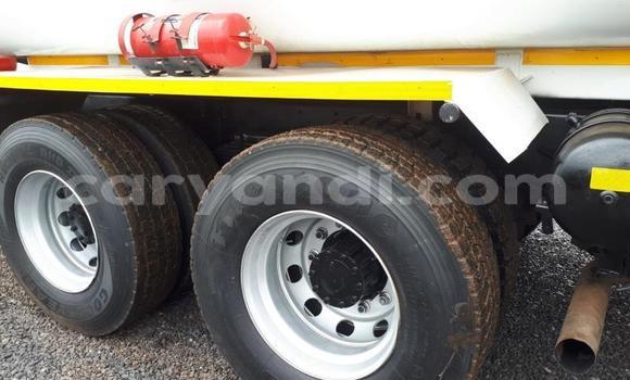 Acheter Occasion Utilitaire Nissan UD Blanc à Lusaka, Zambie Acheter Occasion Utilitaire Nissan UD Blanc à Lusaka, Zambie