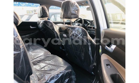 Nunua Imported Hyundai Santa Fe Nyeupe Gari ndani ya Import - Dubai nchini Zambia Nunua Imported Hyundai Santa Fe Nyeupe Gari ndani ya Import - Dubai nchini Zambia