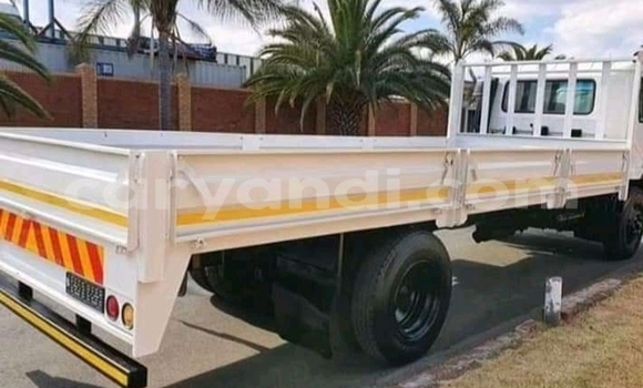 Acheter Occasion Utilitaire Nissan UD Blanc à Choma, Du sud Acheter Occasion Utilitaire Nissan UD Blanc à Choma, Du sud