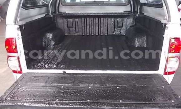 Acheter Occasion Voiture Toyota Hilux Blanc à Livingstone, Zambie Acheter Occasion Voiture Toyota Hilux Blanc à Livingstone, Zambie