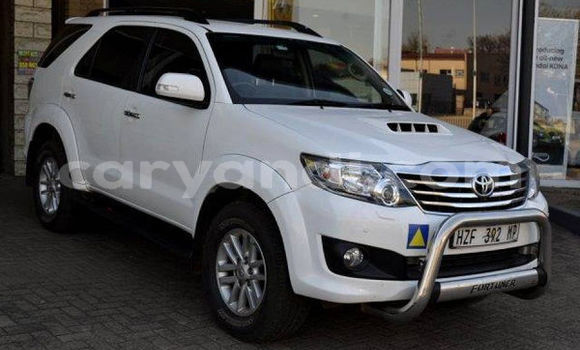 Acheter Occasion Voiture Toyota Fortuner Blanc à Lusaka, Zambie Acheter Occasion Voiture Toyota Fortuner Blanc à Lusaka, Zambie