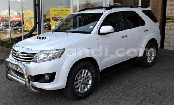 Acheter Occasion Voiture Toyota Fortuner Blanc à Lusaka, Zambie Acheter Occasion Voiture Toyota Fortuner Blanc à Lusaka, Zambie