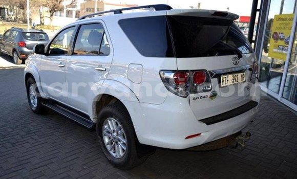 Acheter Occasion Voiture Toyota Fortuner Blanc à Lusaka, Zambie Acheter Occasion Voiture Toyota Fortuner Blanc à Lusaka, Zambie