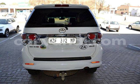 Acheter Occasion Voiture Toyota Fortuner Blanc à Lusaka, Zambie Acheter Occasion Voiture Toyota Fortuner Blanc à Lusaka, Zambie