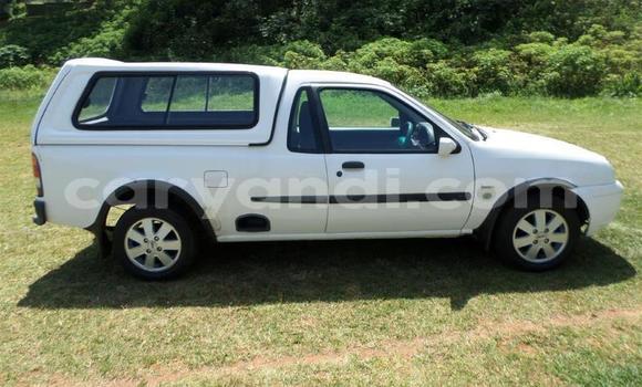 Acheter Occasion Voiture Ford B-MAX Blanc à Lusaka, Zambie Acheter Occasion Voiture Ford B-MAX Blanc à Lusaka, Zambie