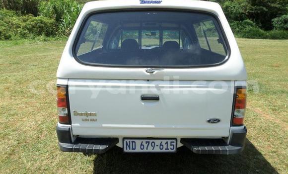 Acheter Occasion Voiture Ford B-MAX Blanc à Lusaka, Zambie Acheter Occasion Voiture Ford B-MAX Blanc à Lusaka, Zambie
