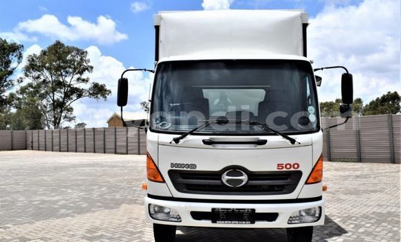 Acheter Occasion Utilitaire Hino 300 Series Blanc à Livingstone, Zambie Acheter Occasion Utilitaire Hino 300 Series Blanc à Livingstone, Zambie