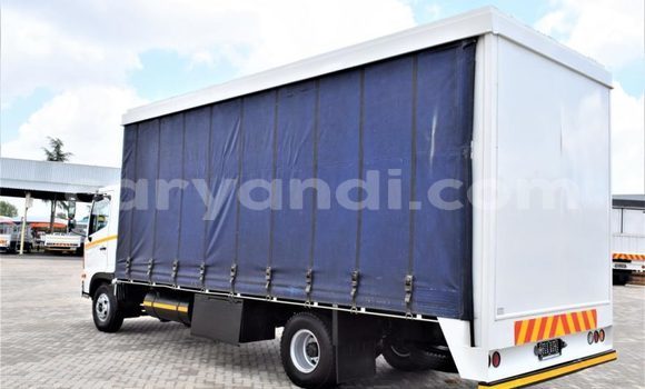 Acheter Occasion Utilitaire Hino 300 Series Blanc à Livingstone, Zambie Acheter Occasion Utilitaire Hino 300 Series Blanc à Livingstone, Zambie