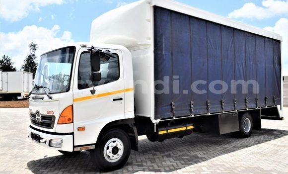 Acheter Occasion Utilitaire Hino 300 Series Blanc à Livingstone, Zambie Acheter Occasion Utilitaire Hino 300 Series Blanc à Livingstone, Zambie