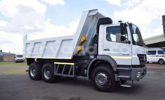 Acheter Occasion Utilitaire Mercedes–Benz 1820 Blanc à Livingstone, Zambie Acheter Occasion Utilitaire Mercedes–Benz 1820 Blanc à Livingstone, Zambie