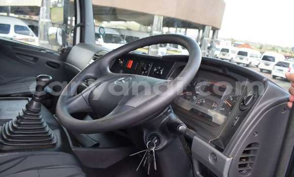 Acheter Occasion Utilitaire Mercedes–Benz 1820 Blanc à Livingstone, Zambie Acheter Occasion Utilitaire Mercedes–Benz 1820 Blanc à Livingstone, Zambie