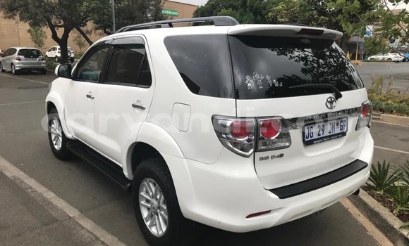 Acheter Occasion Voiture Toyota Fortuner Blanc à Livingstone, Zambie Acheter Occasion Voiture Toyota Fortuner Blanc à Livingstone, Zambie