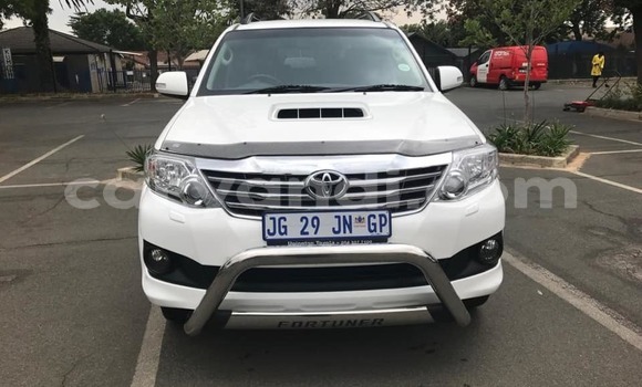 Acheter Occasion Voiture Toyota Fortuner Blanc à Livingstone, Zambie Acheter Occasion Voiture Toyota Fortuner Blanc à Livingstone, Zambie