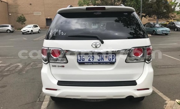 Acheter Occasion Voiture Toyota Fortuner Blanc à Livingstone, Zambie Acheter Occasion Voiture Toyota Fortuner Blanc à Livingstone, Zambie