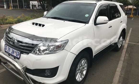 Acheter Occasion Voiture Toyota Fortuner Blanc à Livingstone, Zambie Acheter Occasion Voiture Toyota Fortuner Blanc à Livingstone, Zambie