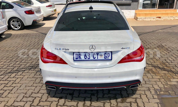 Acheter Occasion Voiture Mercedes‒Benz 250 Blanc à Livingstone, Zambie Acheter Occasion Voiture Mercedes‒Benz 250 Blanc à Livingstone, Zambie