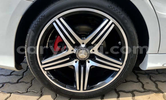 Acheter Occasion Voiture Mercedes‒Benz 250 Blanc à Livingstone, Zambie Acheter Occasion Voiture Mercedes‒Benz 250 Blanc à Livingstone, Zambie