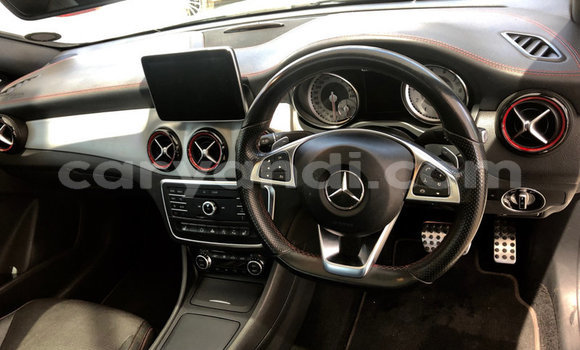 Acheter Occasion Voiture Mercedes‒Benz 250 Blanc à Livingstone, Zambie Acheter Occasion Voiture Mercedes‒Benz 250 Blanc à Livingstone, Zambie