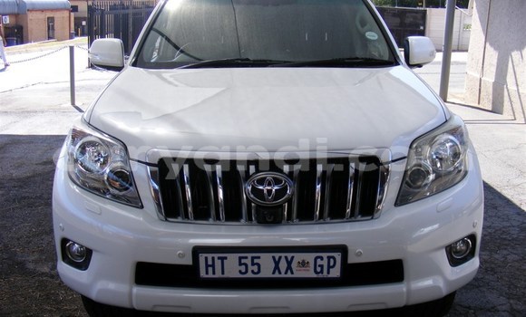 Acheter Occasion Voiture Toyota Land Cruiser Prado Blanc à Livingstone, Zambie Acheter Occasion Voiture Toyota Land Cruiser Prado Blanc à Livingstone, Zambie