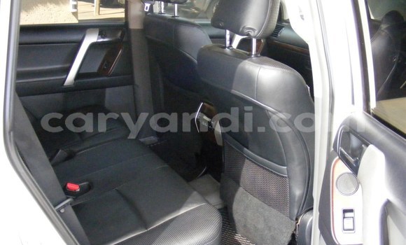 Acheter Occasion Voiture Toyota Land Cruiser Prado Blanc à Livingstone, Zambie Acheter Occasion Voiture Toyota Land Cruiser Prado Blanc à Livingstone, Zambie