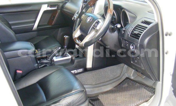 Acheter Occasion Voiture Toyota Land Cruiser Prado Blanc à Livingstone, Zambie Acheter Occasion Voiture Toyota Land Cruiser Prado Blanc à Livingstone, Zambie