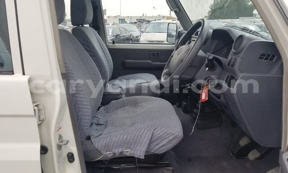 Buy Used Toyota Land Cruiser White Car in Chipata in Zambia Buy Used Toyota Land Cruiser White Car in Chipata in Zambia