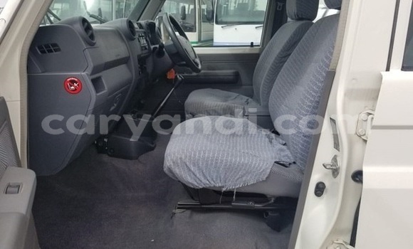 Buy Used Toyota Land Cruiser White Car in Chipata in Zambia Buy Used Toyota Land Cruiser White Car in Chipata in Zambia