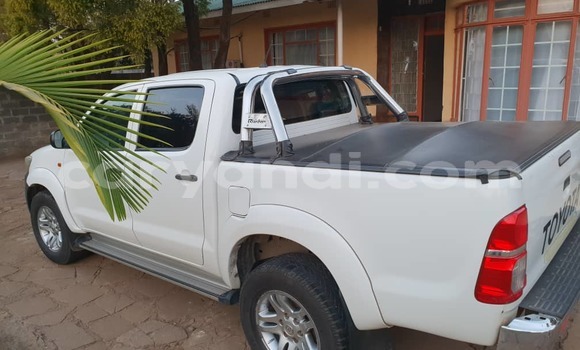 Buy Used Toyota Hilux White Car in Chingola in Zambia Buy Used Toyota Hilux White Car in Chingola in Zambia