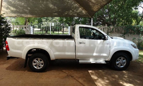 Acheter Occasion Voiture Toyota Hilux Blanc à Lusaka, Zambie Acheter Occasion Voiture Toyota Hilux Blanc à Lusaka, Zambie