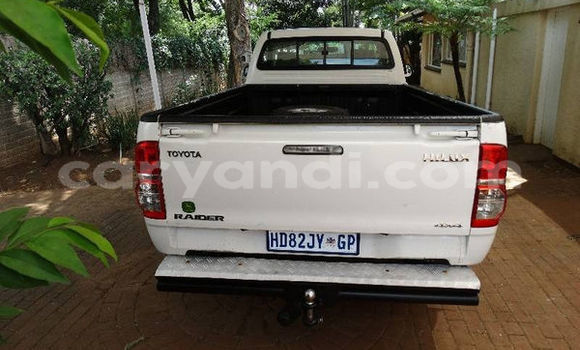 Acheter Occasion Voiture Toyota Hilux Blanc à Lusaka, Zambie Acheter Occasion Voiture Toyota Hilux Blanc à Lusaka, Zambie