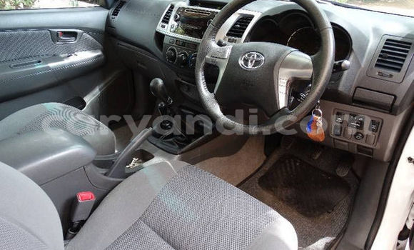 Acheter Occasion Voiture Toyota Hilux Blanc à Lusaka, Zambie Acheter Occasion Voiture Toyota Hilux Blanc à Lusaka, Zambie
