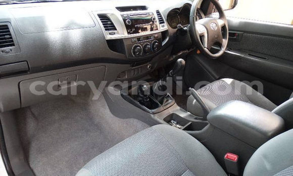 Acheter Occasion Voiture Toyota Hilux Blanc à Lusaka, Zambie Acheter Occasion Voiture Toyota Hilux Blanc à Lusaka, Zambie