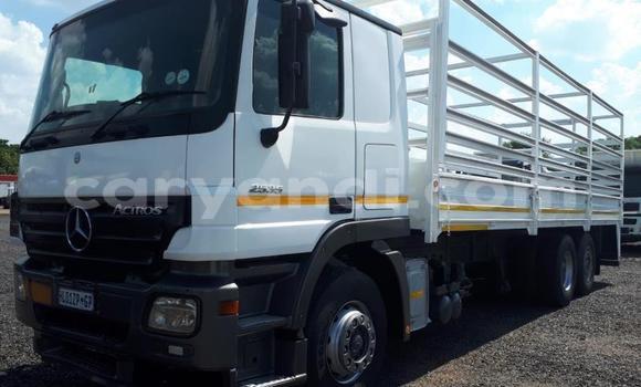 Buy Used Mercedes–Benz Truck White Truck in Livingstone in Zambia
