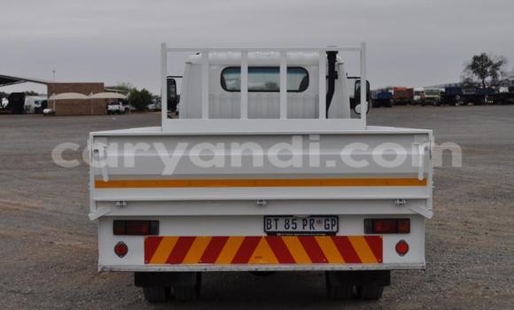 Acheter Occasion Utilitaire Nissan UD Blanc à Chingola, Zambie Acheter Occasion Utilitaire Nissan UD Blanc à Chingola, Zambie