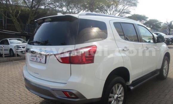 Acheter Occasion Voiture Isuzu MU-X Blanc à Chingola, Zambie Acheter Occasion Voiture Isuzu MU-X Blanc à Chingola, Zambie