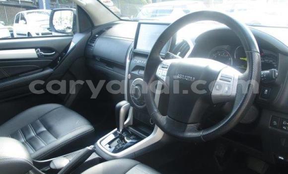 Acheter Occasion Voiture Isuzu MU-X Blanc à Chingola, Zambie Acheter Occasion Voiture Isuzu MU-X Blanc à Chingola, Zambie