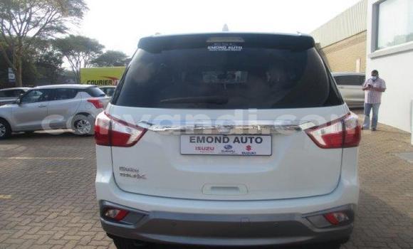 Acheter Occasion Voiture Isuzu MU-X Blanc à Chingola, Zambie Acheter Occasion Voiture Isuzu MU-X Blanc à Chingola, Zambie