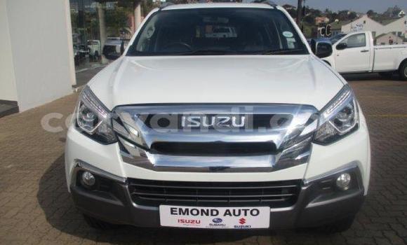 Acheter Occasion Voiture Isuzu MU-X Blanc à Chingola, Zambie Acheter Occasion Voiture Isuzu MU-X Blanc à Chingola, Zambie