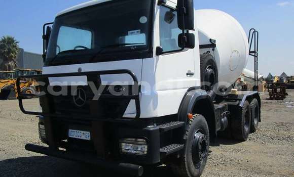 Acheter Occasion Utilitaire Mercedes–Benz 2628 Blanc à Lusaka, Zambie Acheter Occasion Utilitaire Mercedes–Benz 2628 Blanc à Lusaka, Zambie