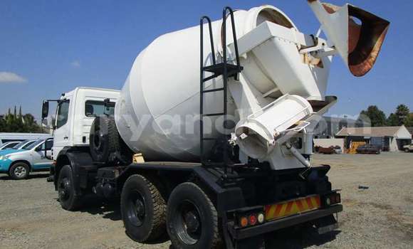 Acheter Occasion Utilitaire Mercedes–Benz 2628 Blanc à Lusaka, Zambie Acheter Occasion Utilitaire Mercedes–Benz 2628 Blanc à Lusaka, Zambie