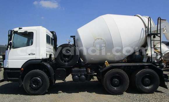 Acheter Occasion Utilitaire Mercedes–Benz 2628 Blanc à Lusaka, Zambie Acheter Occasion Utilitaire Mercedes–Benz 2628 Blanc à Lusaka, Zambie