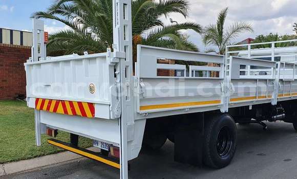 Acheter Occasion Utilitaire Isuzu FTR 850 Blanc à Lusaka, Zambie Acheter Occasion Utilitaire Isuzu FTR 850 Blanc à Lusaka, Zambie