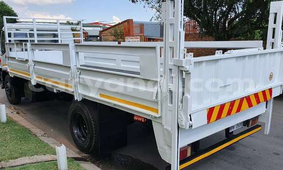 Acheter Occasion Utilitaire Isuzu FTR 850 Blanc à Lusaka, Zambie Acheter Occasion Utilitaire Isuzu FTR 850 Blanc à Lusaka, Zambie