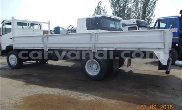 Tenga Tsaru Mercedes–Benz 1317 Chena Rori in Lusaka in Zambia Tenga Tsaru Mercedes–Benz 1317 Chena Rori in Lusaka in Zambia