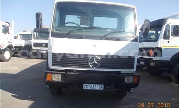 Tenga Tsaru Mercedes–Benz 1317 Chena Rori in Lusaka in Zambia Tenga Tsaru Mercedes–Benz 1317 Chena Rori in Lusaka in Zambia