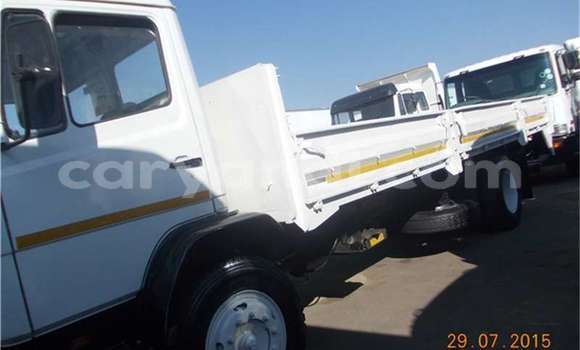 Tenga Tsaru Mercedes–Benz 1317 Chena Rori in Lusaka in Zambia Tenga Tsaru Mercedes–Benz 1317 Chena Rori in Lusaka in Zambia