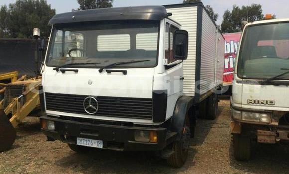 Acheter Occasion Utilitaire Mercedes–Benz 1213 Blanc à Lusaka, Zambie Acheter Occasion Utilitaire Mercedes–Benz 1213 Blanc à Lusaka, Zambie