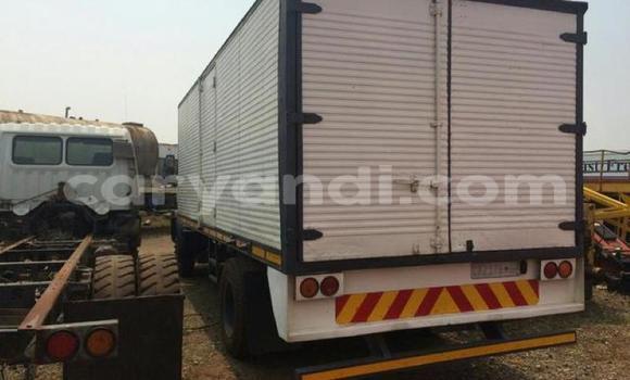 Acheter Occasion Utilitaire Mercedes–Benz 1213 Blanc à Lusaka, Zambie Acheter Occasion Utilitaire Mercedes–Benz 1213 Blanc à Lusaka, Zambie