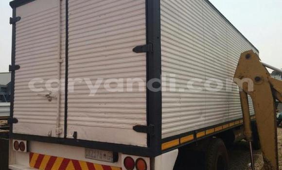 Acheter Occasion Utilitaire Mercedes–Benz 1213 Blanc à Lusaka, Zambie Acheter Occasion Utilitaire Mercedes–Benz 1213 Blanc à Lusaka, Zambie